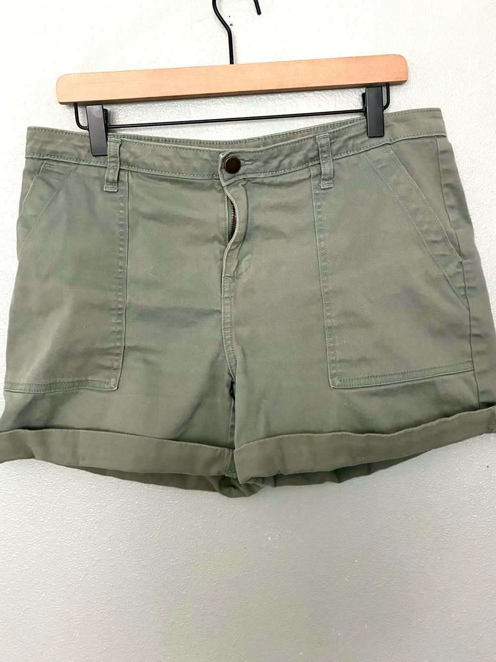Caslon Linen Blend Shorts Women’s 12 Sage Green Utility Casual